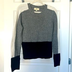 Pinque Color Block Crew Neck Sweater